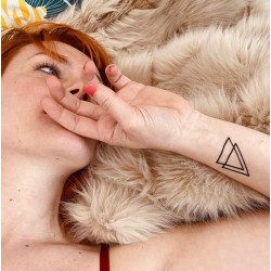 Tatouages temporaires doubles triangles