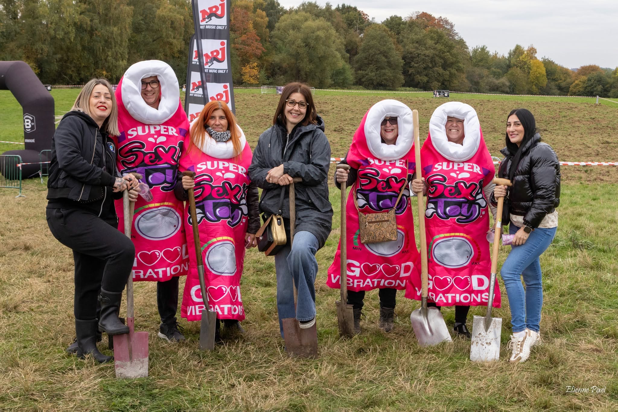 Participants costumés à la Chasse aux Sextoys